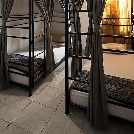 Oke Baik Hostel Yogyakarta Esterno foto
