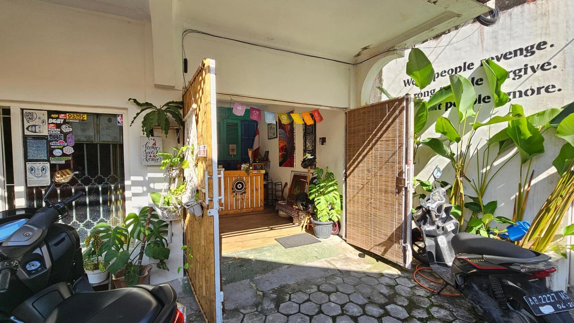 Oke Baik Hostel Yogyakarta Esterno foto