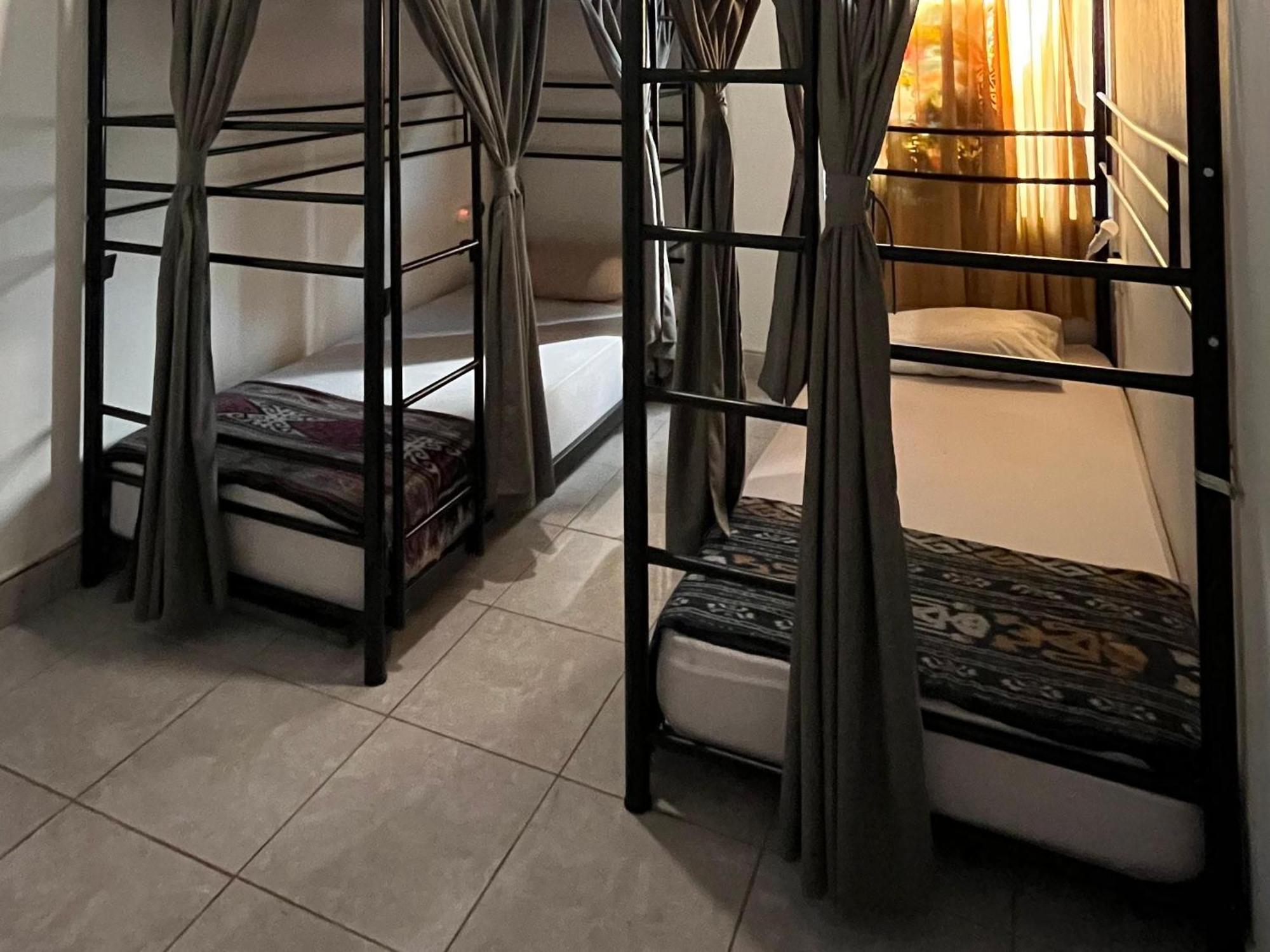Oke Baik Hostel Yogyakarta Esterno foto