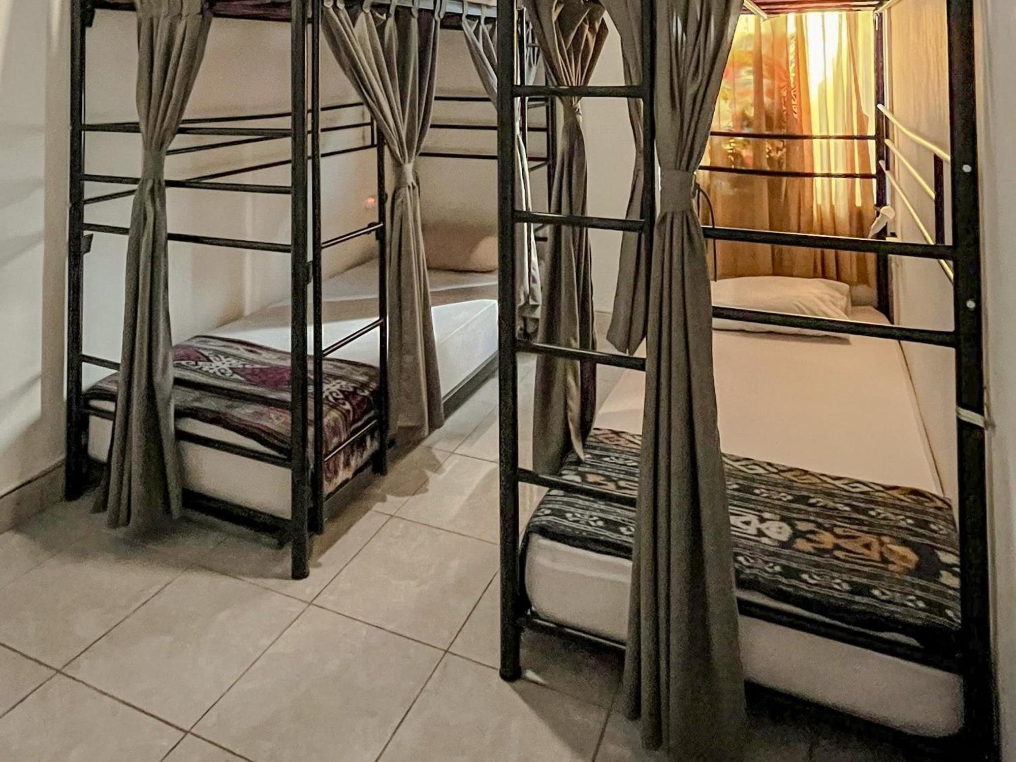 Oke Baik Hostel Yogyakarta Esterno foto